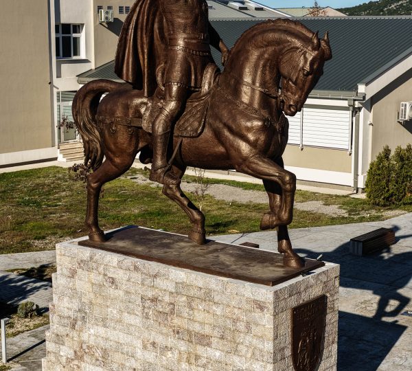 Trg Gjergj Kastrioti Skenderbeu