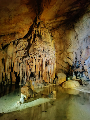 Shpella e Macës (Cat Cave)