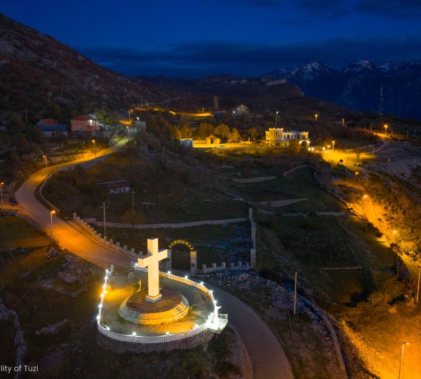 Kryqi i madh në Delaj / Këndvështrimi