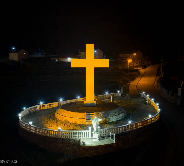 Kryqi i madh në Delaj / Këndvështrimi