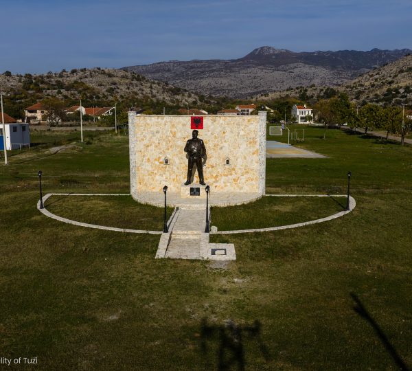Përmendorja e Baca Kurtit Gjokaj në Milesh